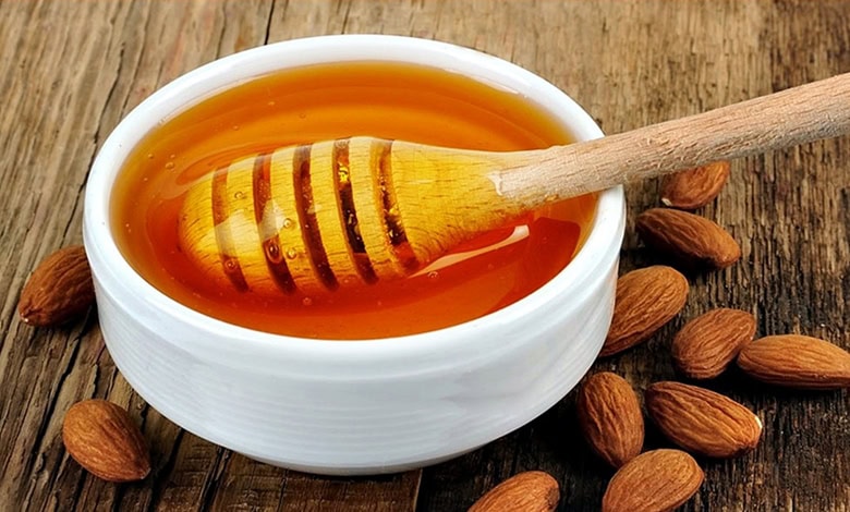 ماسک روغن بادام شیرین و عسل