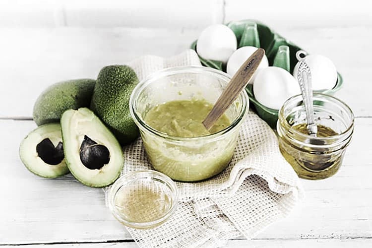 ترکیب آووکادو و روغن زیتون برای تهیه ماسک خانگی