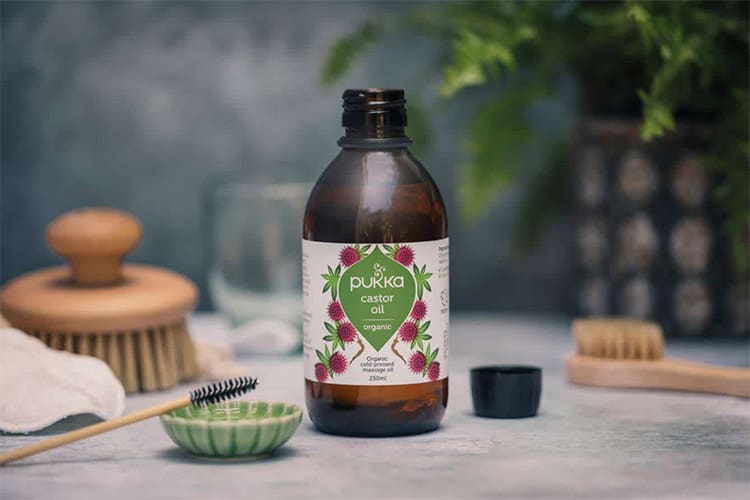 روغن کرچک برای پرپشت شدن ابرو