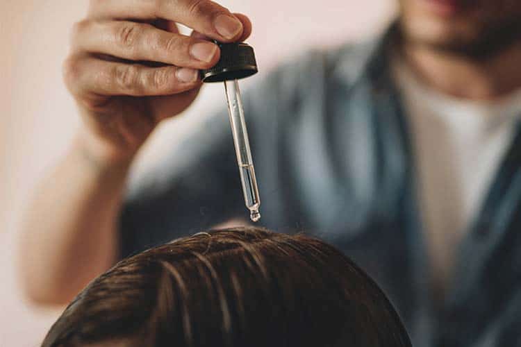 آبرسانی موهای آسیب دیده با روغن درمانی