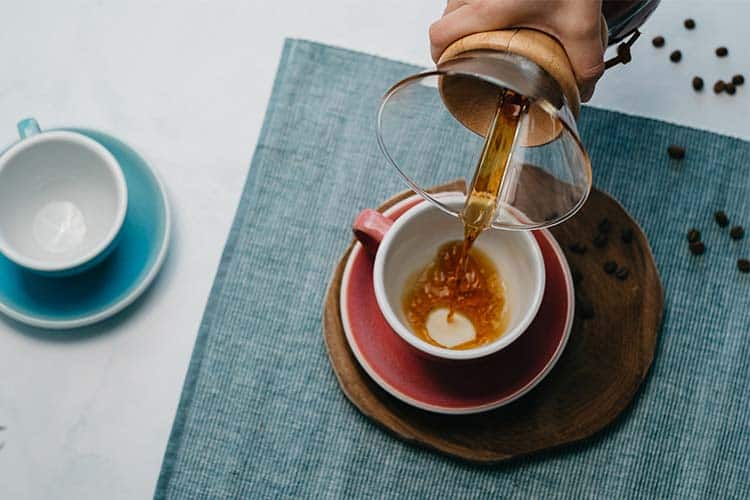 برای مراقبت از پوست و مو کافئین کمتر مصرف کنید