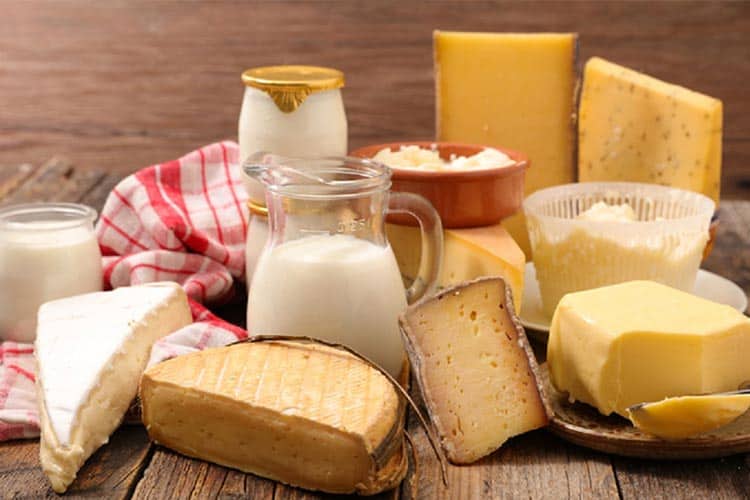 لبنیات یک ماده غذایی مضر برای پوست و مو