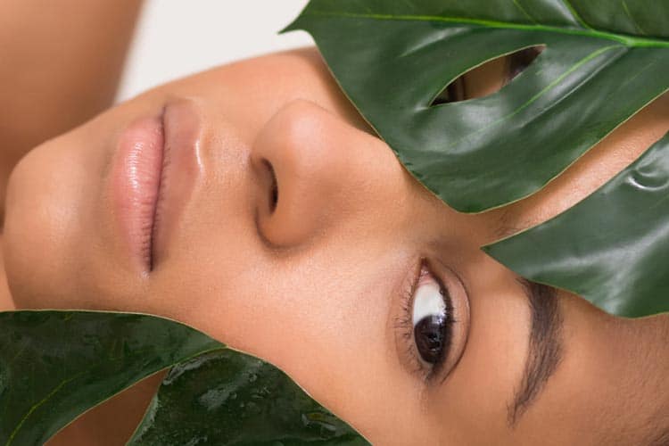 راه های مراقبت از دور چشم و رسیدگی به مژه و ابرو