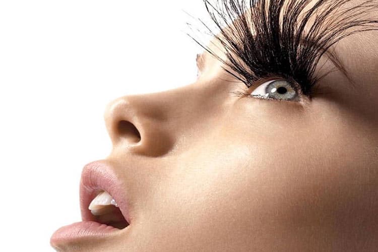 کاشت مژه چه مزایا و معایبی دارد؟