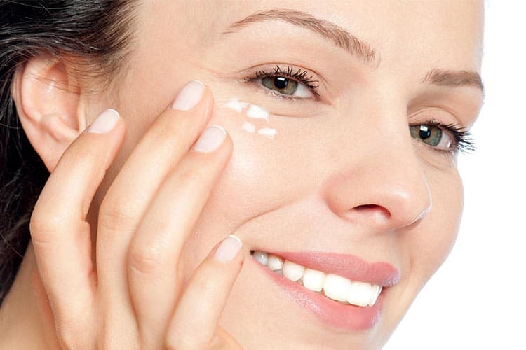 کرم دور چشم برای پف و تیرگی دور چشم