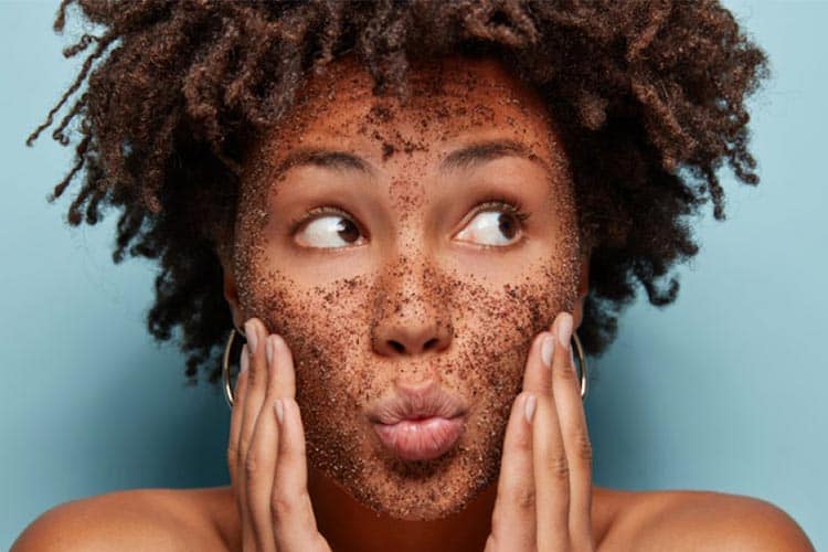 اسکراب صورت قبل از سفر