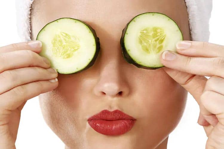 ماسک خیار برای سیاهی زیر چشم