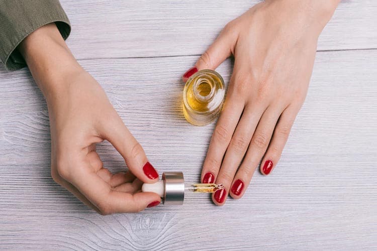 خشک کردن لاک ناخن با روغن زیتون