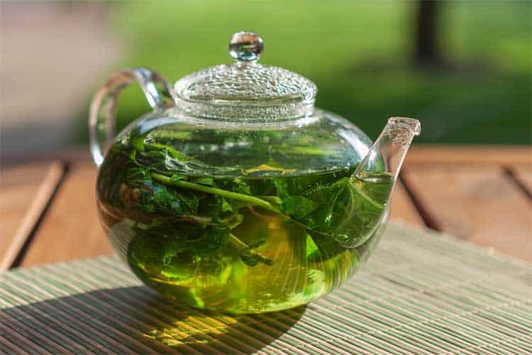 فواید دمنوش بادرنجبویه برای استرس و بیخوابی