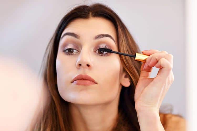 ریمل مناسب میکاپ دانشجویی