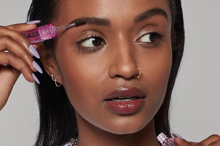 لیفت ابرو برای آرایش دانشجویی