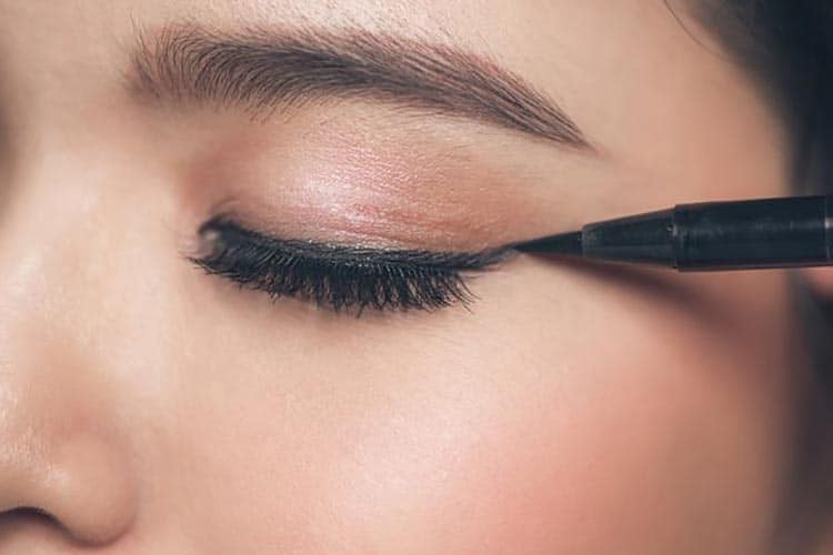 خط چشم دانشجویی