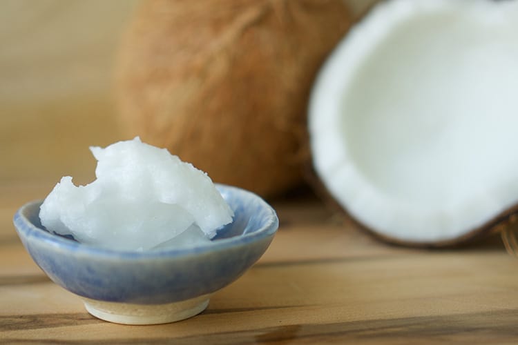 روغن نارگیل برای ریمل خشک شده