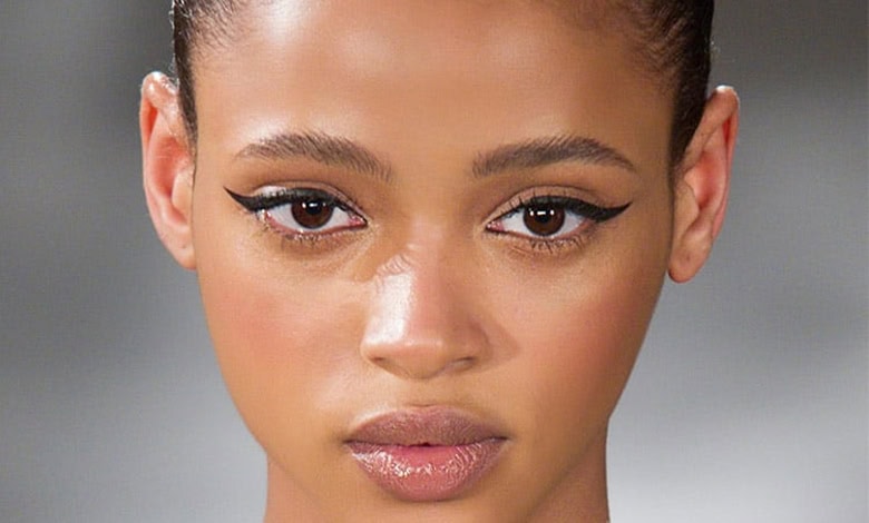 خط چشم گربه ای برای چشم ریز