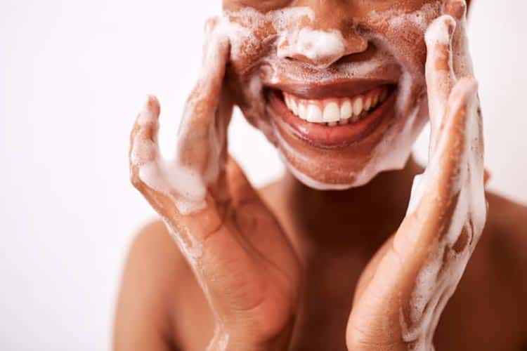 آماده سازی صورت برای آرایش مهمانی
