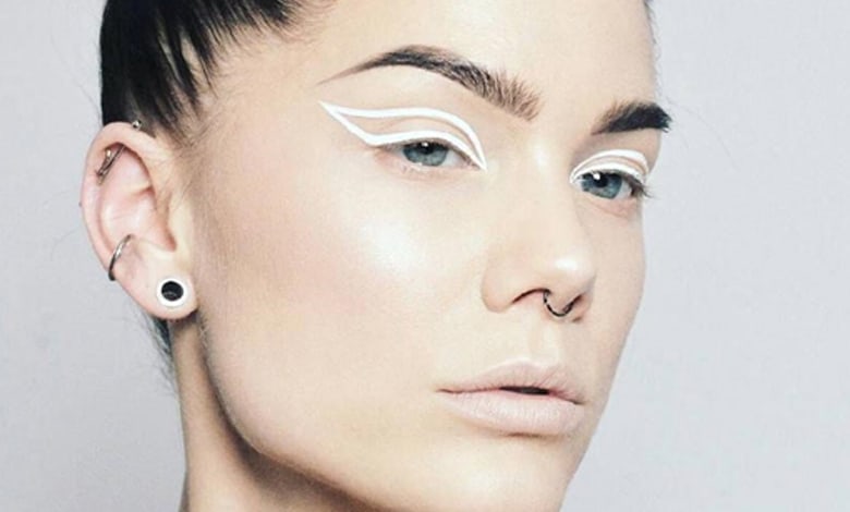 خط چشم مدل‌دار ساده