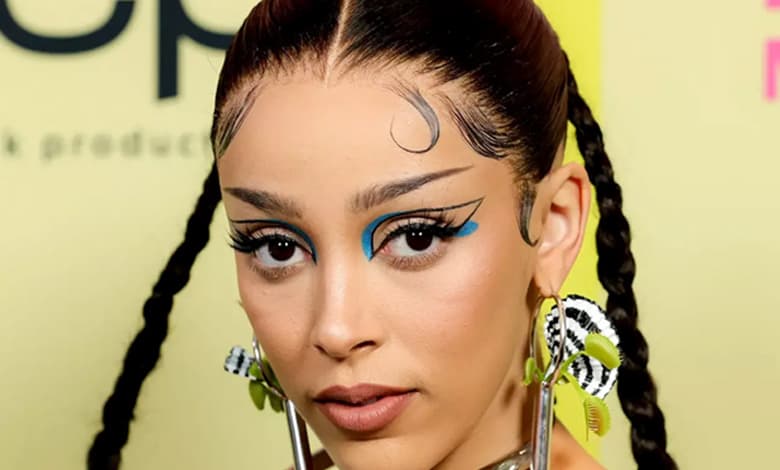 خط چشم گرافیکی مدل دوجا کت