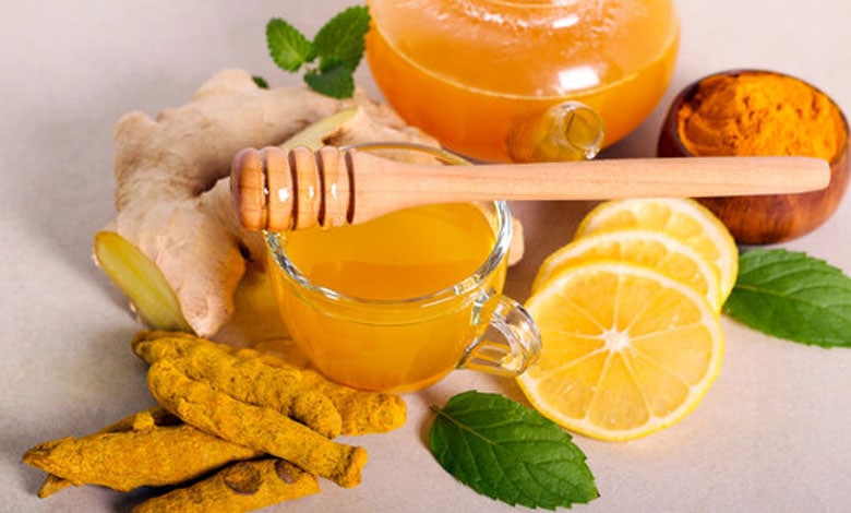 خمیر عسل و زردچوبه برای درمان جوش زیرپوستی