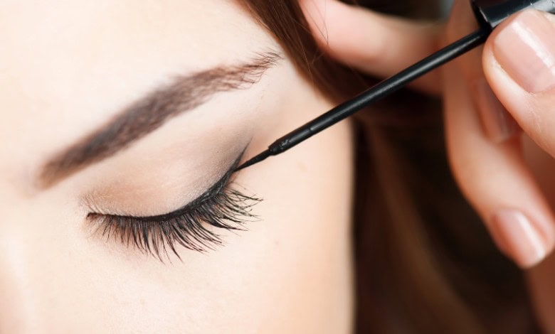 کشیدن خط چشم