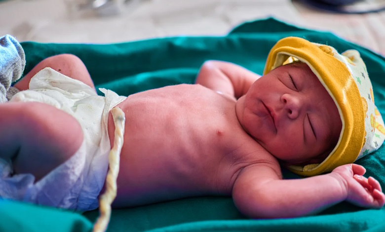 خشک کردن بند ناف با سشوار