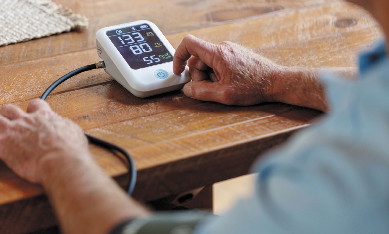 نحوه خواندن فشار خون با دستگاه دیجیتال