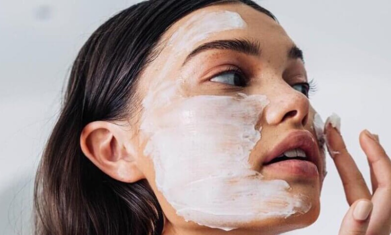 ماسک سفت شدن پوست صورت با ترکیب شیر و عسل