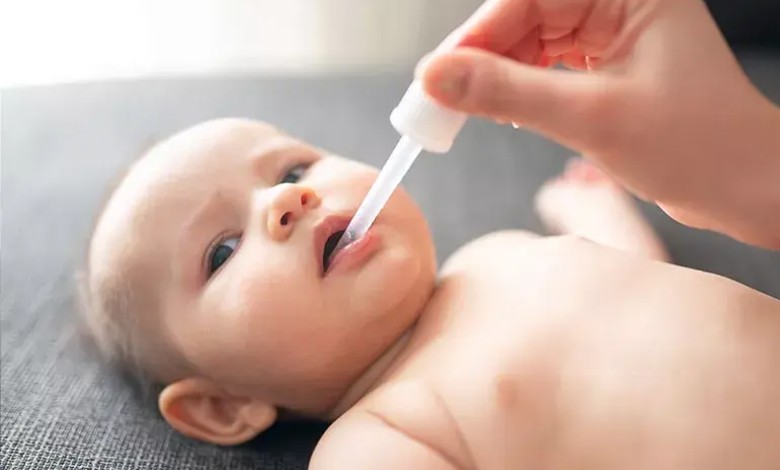 قطره مولتی ویتامین به نوزاد