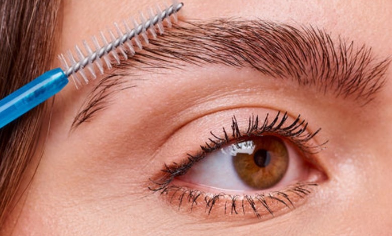 فواید استفاده از ریمل ابرو چیست؟