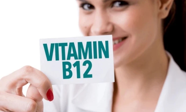 مقدار مصرف ویتامین b12 در روز برای سالمندان، افراد با رژیم‌های گیاه‌خواری و وگان و کسانی که مشکل جذب دارند، بیشتر است.