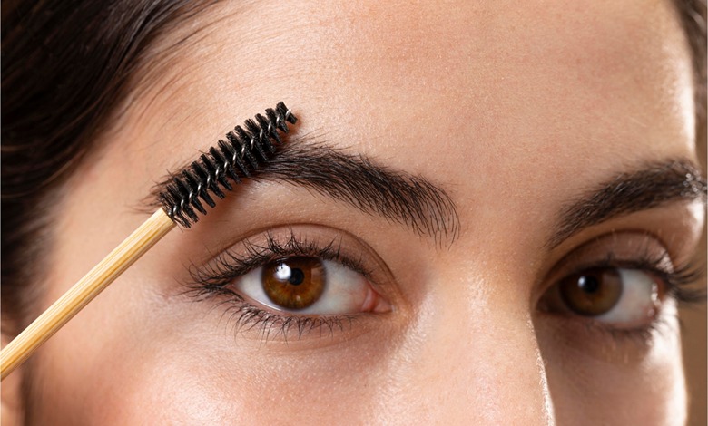 روغن کرچک برای مژه و ابرو