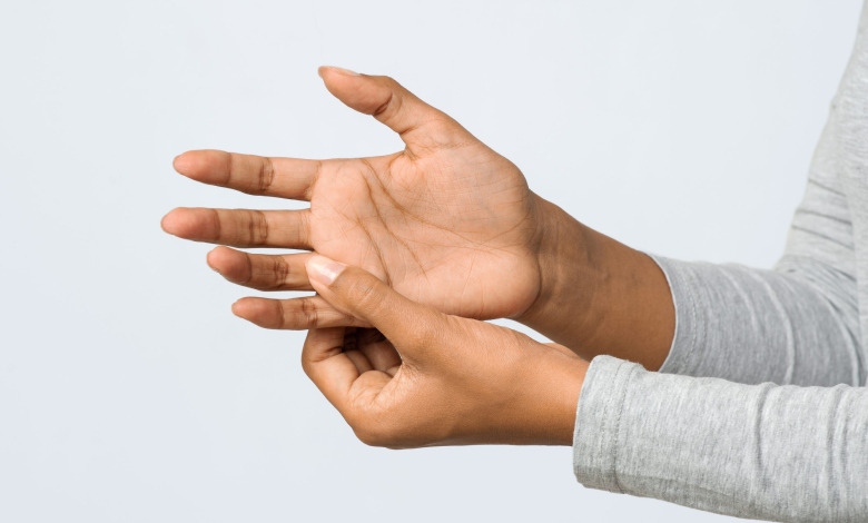 کمبود کدام ویتامین باعث گز گز دست و پا می شود