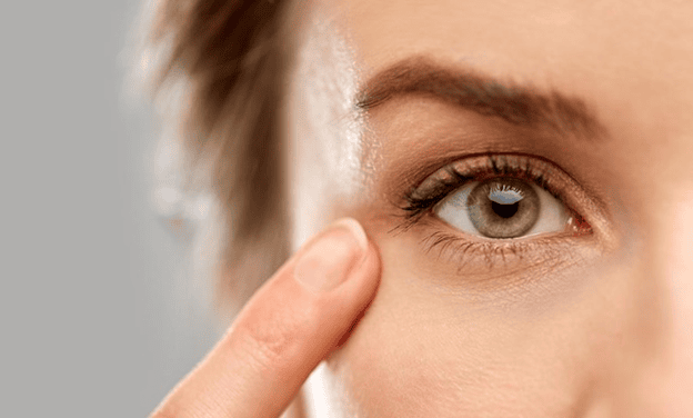 بهترین کرم دور چشم برای زیر 30 سال؛ جاودان‌کردن جوانی چشم‌ها