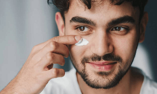 بهترین کرم دور چشم برای زیر 30 سال؛ جاودان‌کردن جوانی چشم‌ها