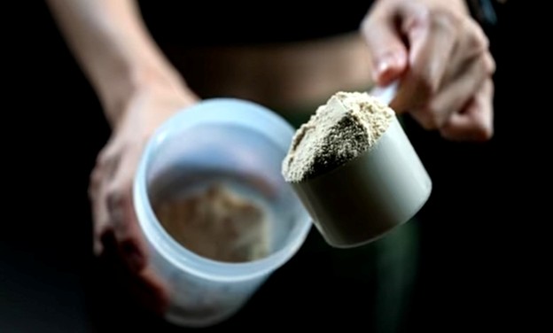 بهترین پروتئین وی برای حجم: راهنمای کامل انتخاب، مصرف و عضله‌سازی
