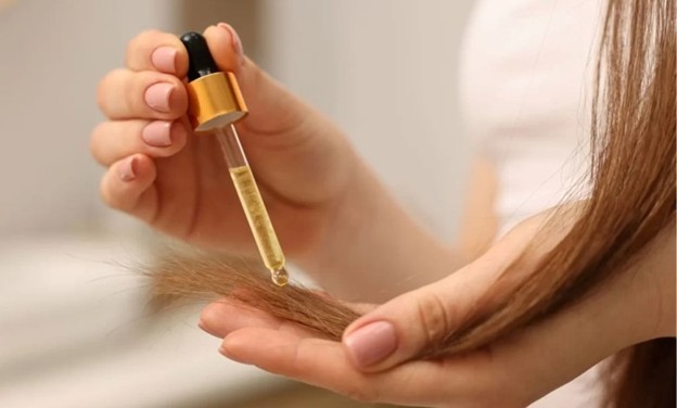 خواص مهم روغن نارگیل برای مو؛ راز موهای نرم، براق و بدون وز