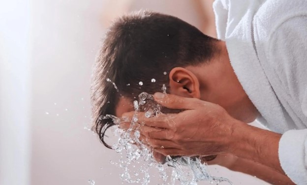 بررسی انواع آبرسان آکوا پلاس؛ ترکیبات برنده برای هر نوع پوست