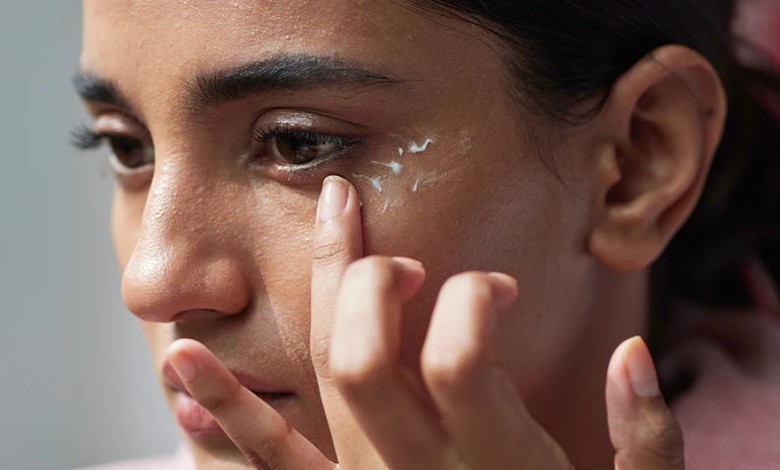 بهترین کرم برای سیاهی دور چشم؛ چطور سیاهی دور چشمها را از بین ببریم؟