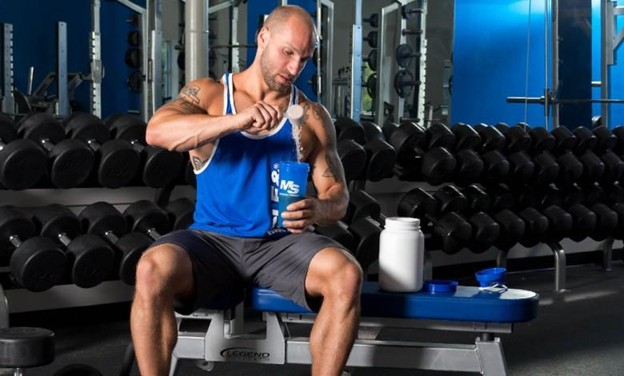 بهترین زمان مصرف BCAA؛ قبل تمرین، حین تمرین یا بعد تمرین؟