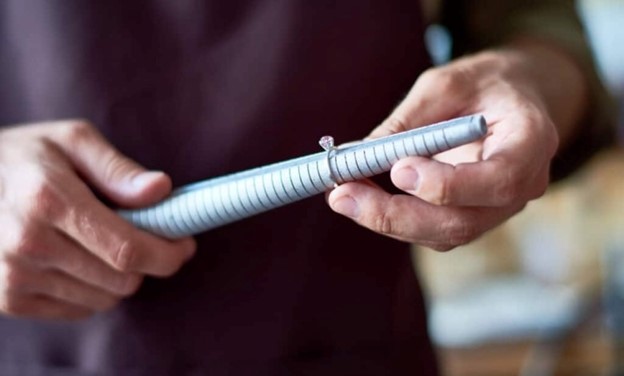 سایز انگشتر را چطور اندازه‌گیری کنیم؟ راهنمای کامل خرید آنلاین انگشتر