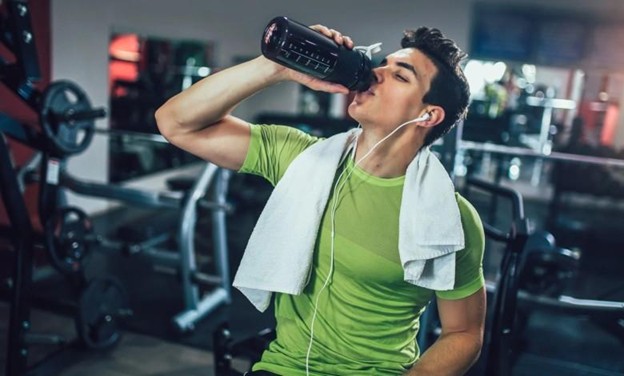 بهترین زمان مصرف BCAA؛ قبل تمرین، حین تمرین یا بعد تمرین؟