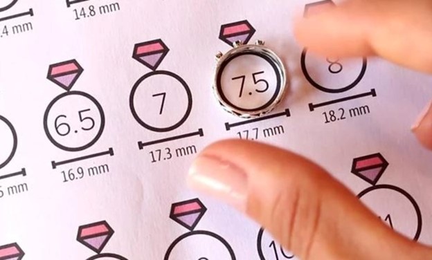 سایز انگشتر را چطور اندازه‌گیری کنیم؟ راهنمای کامل خرید آنلاین انگشتر