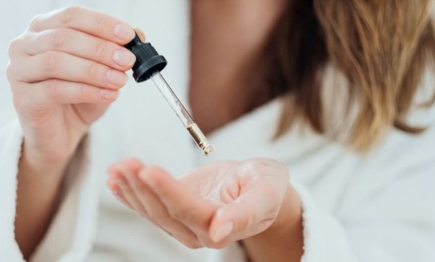 معرفی 2 مدل پرطرفدار سرم ضد وز و براق کننده مو فولیکا