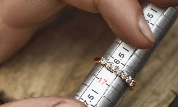 سایز انگشتر را چطور اندازه‌گیری کنیم؟ راهنمای کامل خرید آنلاین انگشتر