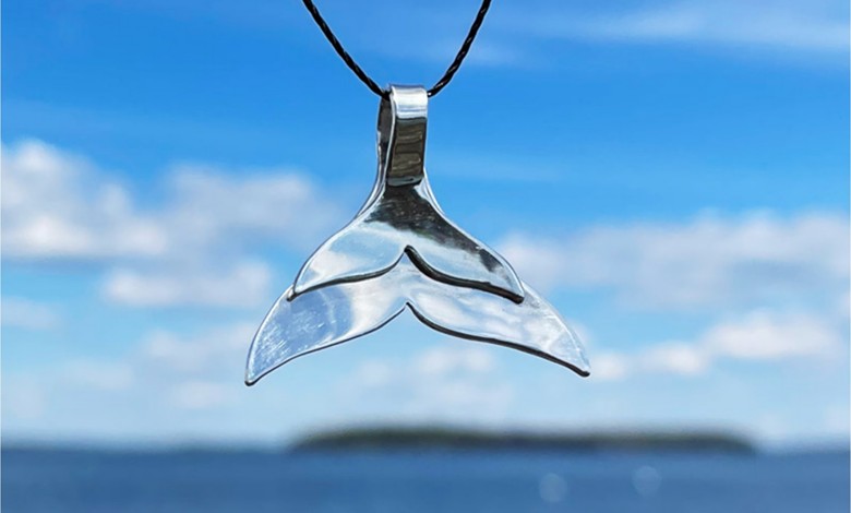 گردنبند دم وال نماد چیست؛ راهنمای نمادشناسی دم نهنگ