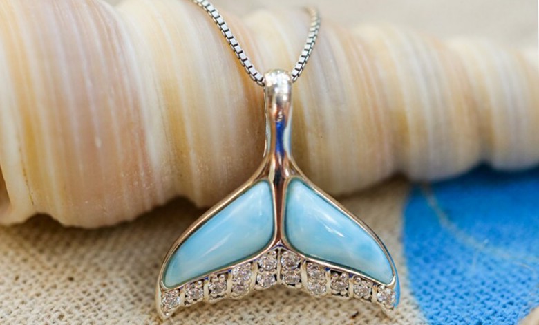 گردنبند دم وال نماد چیست؛ راهنمای نمادشناسی دم نهنگ