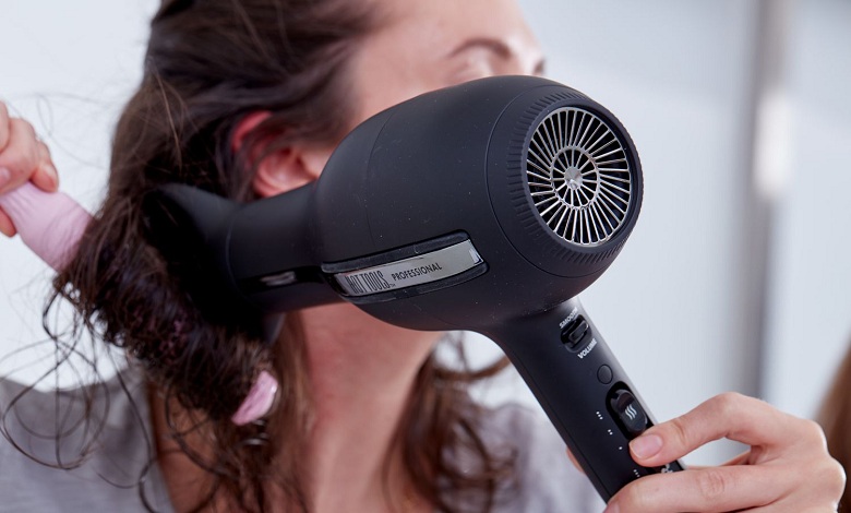 علت الکتریسیته شدن مو چیست؟ برای رفع آن چه باید کرد؟