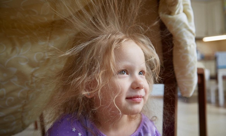 علت الکتریسیته شدن مو چیست؟ برای رفع آن چه باید کرد؟