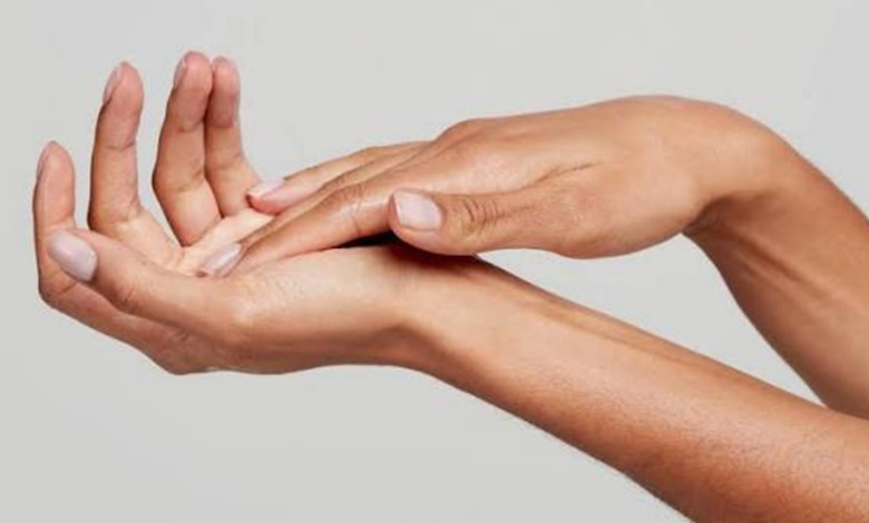 بهترین پماد برای خشکی پوست دست