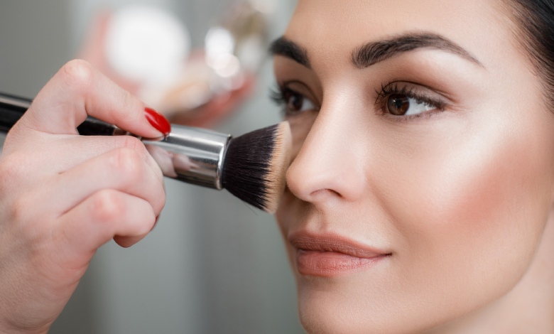 اسپری فیکس بهتره یا پودر فیکس؟ چه تفاوتی دارند؟