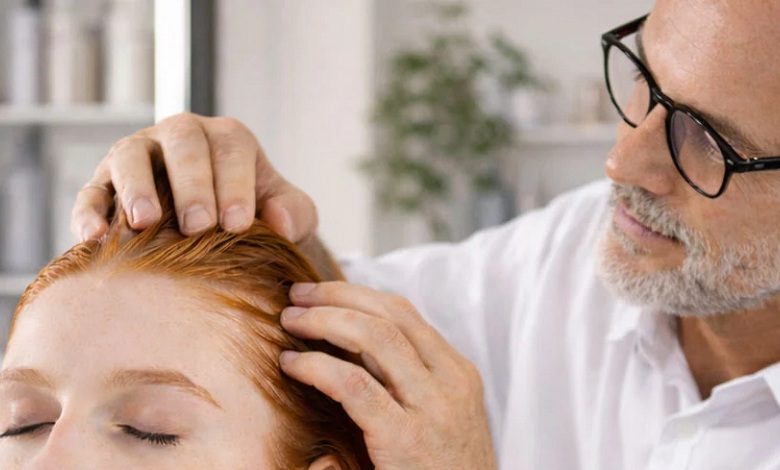 جوش کف سر چرا ایجاد میشود؟ علتها و روشهای درمان آن